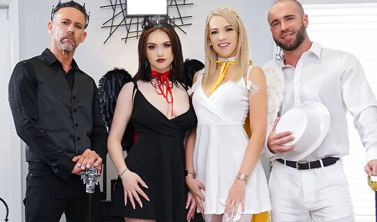 Из вечерники Хэллоуин прямиком на групповой секс с отчимами