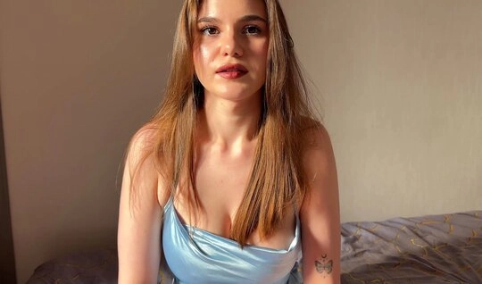 Репетитор по биологии показал студентке свою пипирку и дал за щеку...