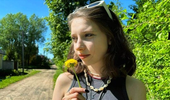 Подкатил с колодой украинке на улице и пригласил домой показать свой писюн в деле...