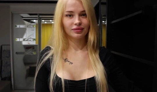 Сделал девушке комплимент и получил в награду секс...