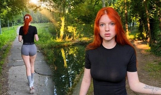 У рыжей девушки просто недотрах, а не то, что она подумала...